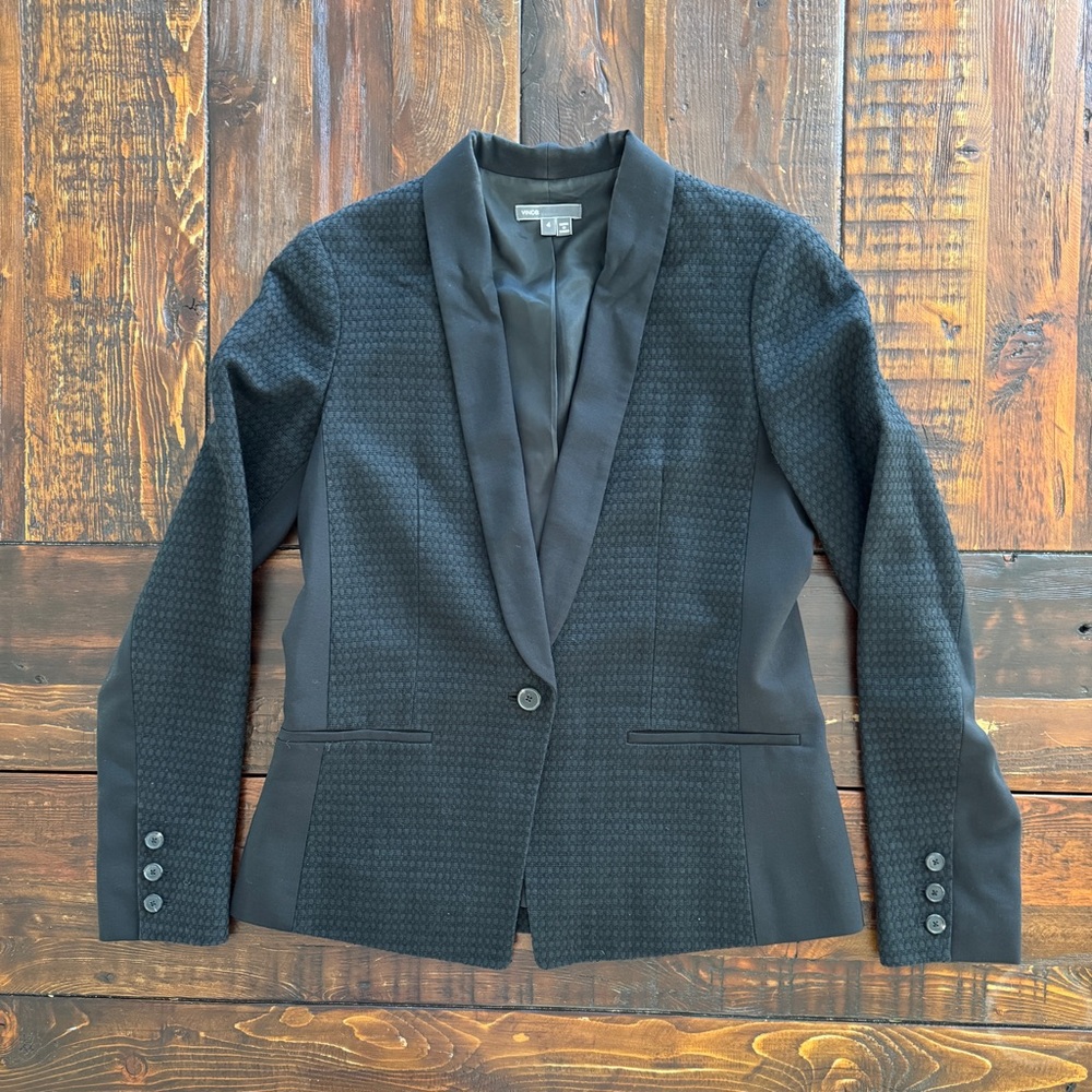 Vince Black Shawl Lapel Textured Black Blazer.  EUC.  Size 4